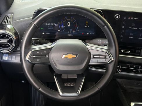 Used 2026 Chevrolet Equinox LT FWD image 4