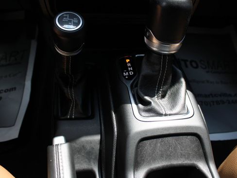 Used 2023 Jeep Wrangler Unlimited Sahara w/ Cold Weather Group AWD/4WD image 28