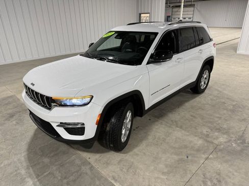 Used 2023 Jeep Grand Cherokee Limited image 37