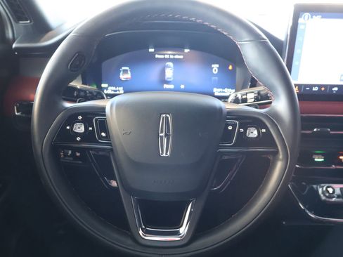 Used 2025 Lincoln Corsair Grand Touring image 12