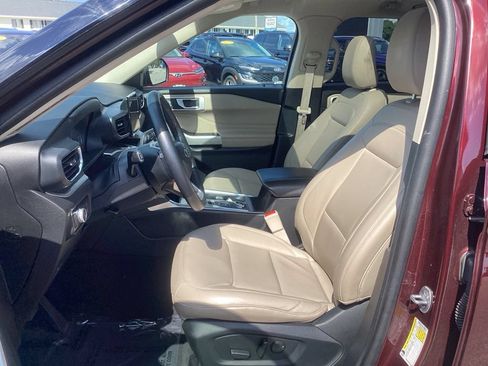 Used 2022 Ford Explorer XLT w/ Equipment Group 202A AWD/4WD image 15