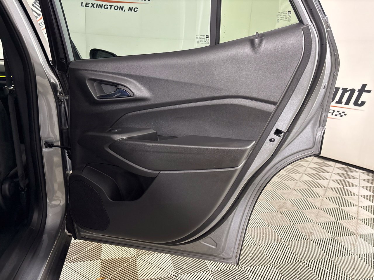 Used 2026 Chevrolet Trax ACTIV w/ Sunroof Package FWD image 26