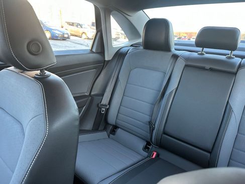 Used 2025 Volkswagen Jetta SE image 38