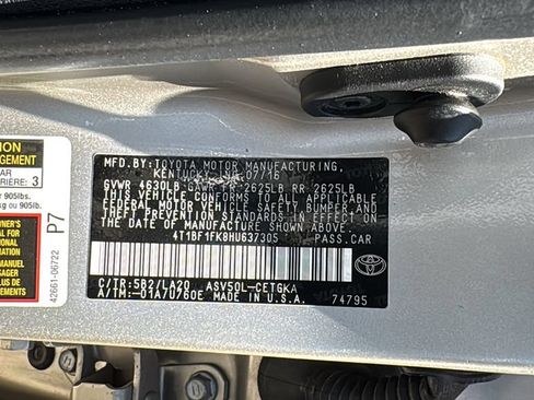 Used 2017 Toyota Camry XLE w/ Moonroof Package FWD image 19