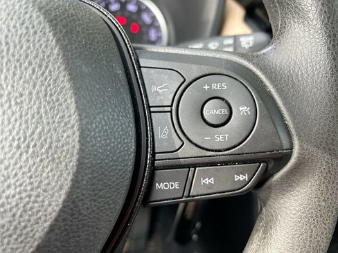 Used 2021 Toyota RAV4 LE FWD image 16