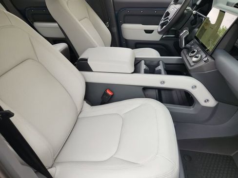 New 2026 Land Rover Defender 110 X-Dynamic SE image 10