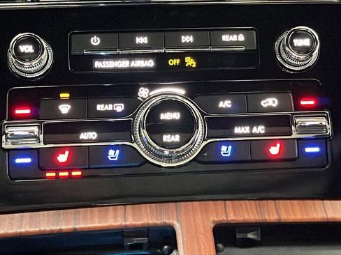 Used 2024 Lincoln Navigator Premiere AWD/4WD image 18