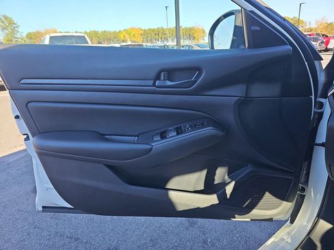 Used 2025 Nissan Altima 2.5 S image 31