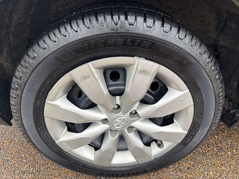 Used 2016 Toyota Corolla LE image 10