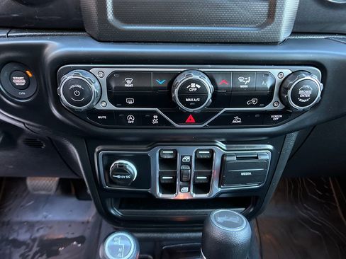 Used 2022 Jeep Wrangler Unlimited Sport image 17