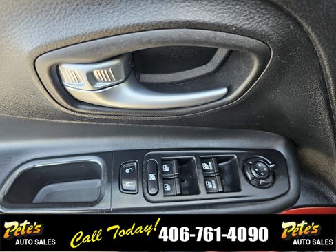 Used 2017 Jeep Renegade Trailhawk image 16