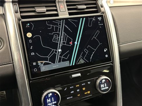 Used 2024 Land Rover Discovery Dynamic SE image 22