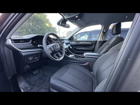 Used 2023 Jeep Grand Cherokee L Laredo AWD/4WD image 5