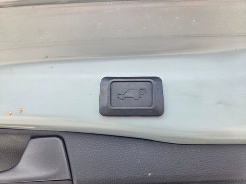 Used 2020 Toyota RAV4 XLE Premium FWD image 11