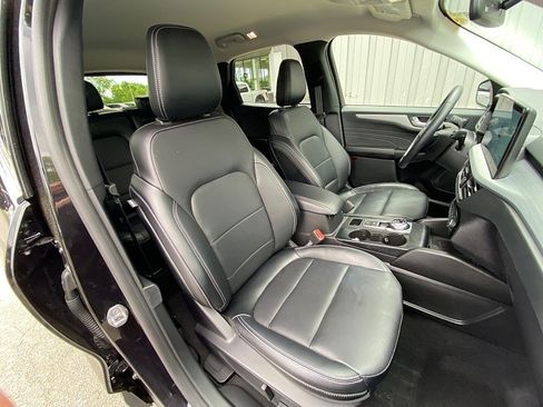 Certified 2025 Ford Escape Platinum AWD/4WD image 29