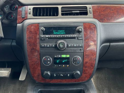 Used 2012 Chevrolet Suburban LT image 19