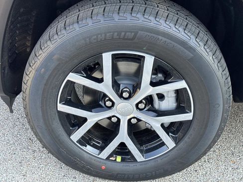 New 2025 Jeep Grand Cherokee Limited image 9