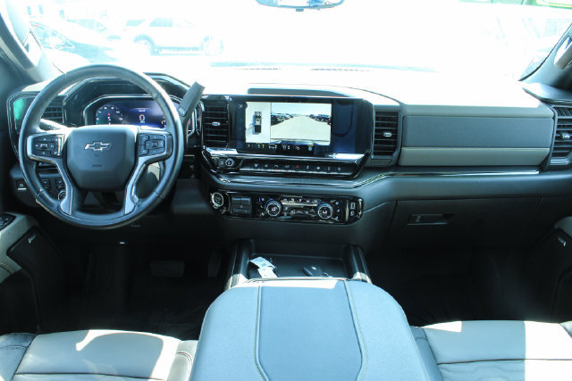 Used 2024 Chevrolet Silverado 2500 ZR2 w/ Technology Package AWD/4WD image 18