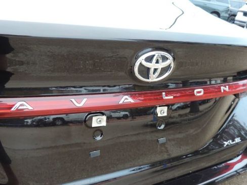 Used 2020 Toyota Avalon XLE image 11