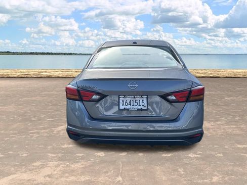 Used 2025 Nissan Altima 2.5 SV FWD image 8