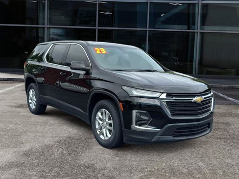 Used 2023 Chevrolet Traverse LS FWD image 3