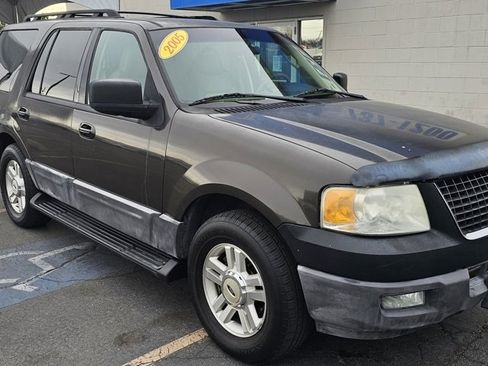 Used 2005 Ford Expedition XLT image 1