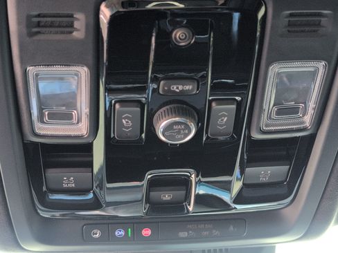 Certified 2025 Cadillac Escalade Sport Platinum w/ LPO, ONYX Package AWD/4WD image 17