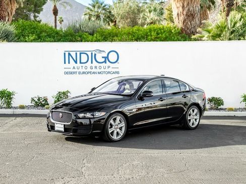 Used 2019 Jaguar XE Premium image 1