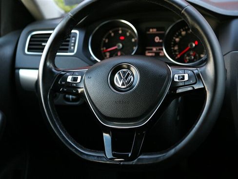 Used 2017 Volkswagen Jetta SE FWD image 17