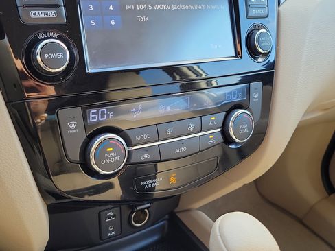 Used 2015 Nissan Rogue SL w/ SL Premium Package image 36