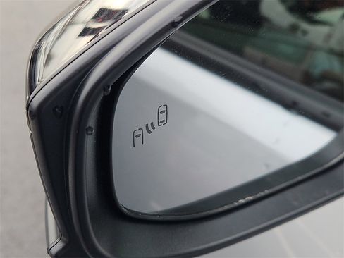 New 2026 Toyota Prius SE image 6