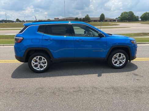 Certified 2025 Jeep Compass Latitude image 12