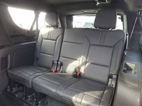 Used 2022 Chevrolet Suburban RST w/ Luxury Package image 11