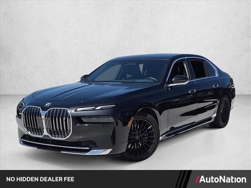 Used 2023 BMW i7 xDrive60 AWD/4WD image 1