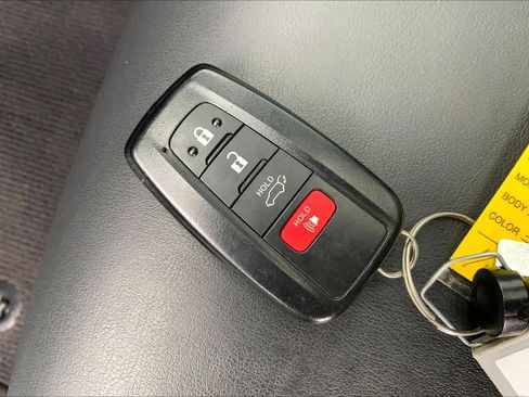 Used 2023 Toyota RAV4 XLE Premium image 15