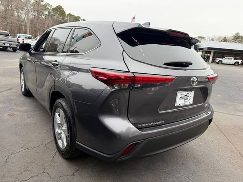 Used 2021 Toyota Highlander L image 6