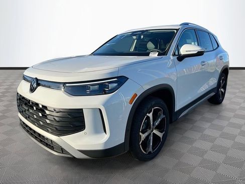 New 2026 Volkswagen Tiguan SE AWD/4WD image 3