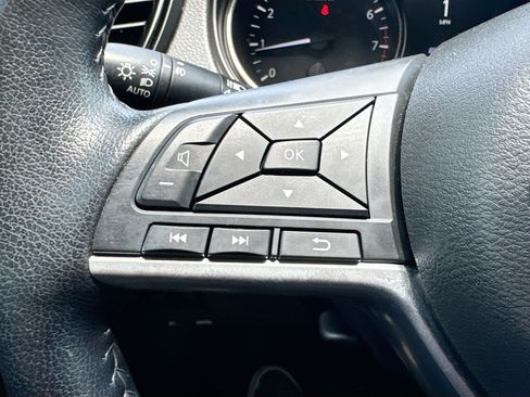 Used 2022 Nissan Rogue Sport SV w/ Technology Package FWD image 11