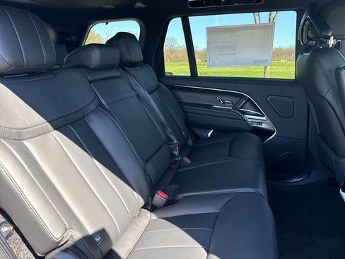New 2026 Land Rover Range Rover Long Wheelbase SE AWD/4WD image 17
