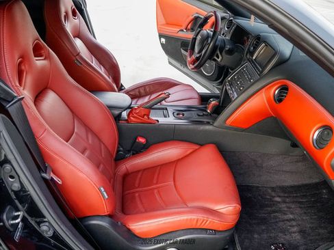 Used 2014 Nissan GT-R Premium w/ Premium Interior Package AWD/4WD image 25