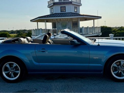 Used 2006 Ford Mustang GT RWD image 4