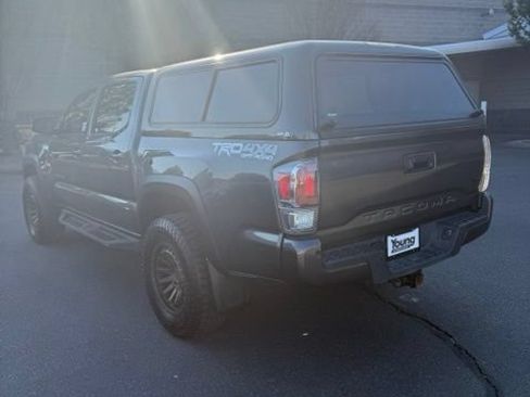 Used 2022 Toyota Tacoma TRD Off-Road w/ Technology Package AWD/4WD image 8