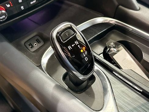 Used 2018 Buick Enclave Essence image 18