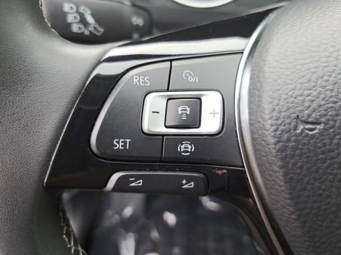 Used 2021 Volkswagen Tiguan SE FWD image 17