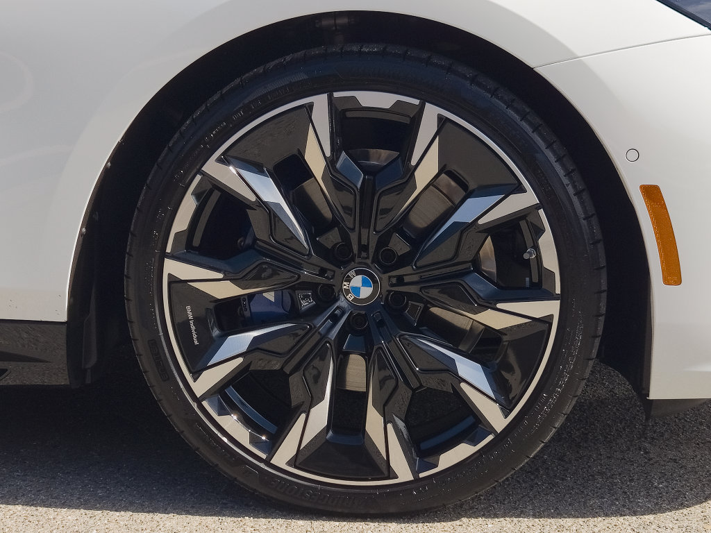 Used 2026 BMW 530i w/ M Sport Package RWD image 6