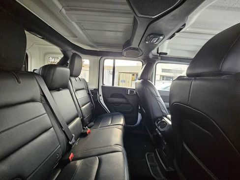 Used 2018 Jeep Wrangler Unlimited Sahara image 10