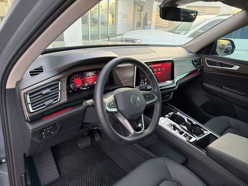 Used 2025 Volkswagen Atlas SEL image 15