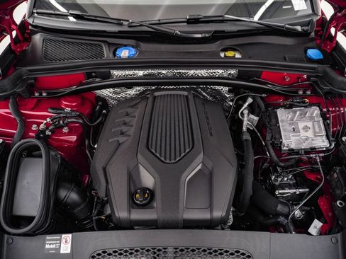 Certified 2026 Porsche Macan AWD/4WD image 28