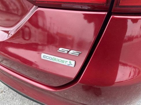 Used 2017 Ford Fusion SE w/ Fusion SE Technology Package image 8