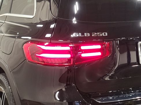 New 2026 Mercedes-Benz GLB 250 4MATIC image 9